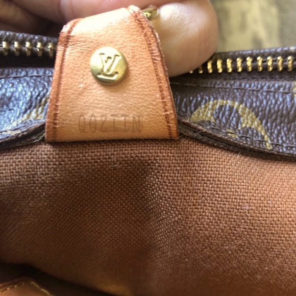 Louis Vuitton Tote - Picture 4 of 5